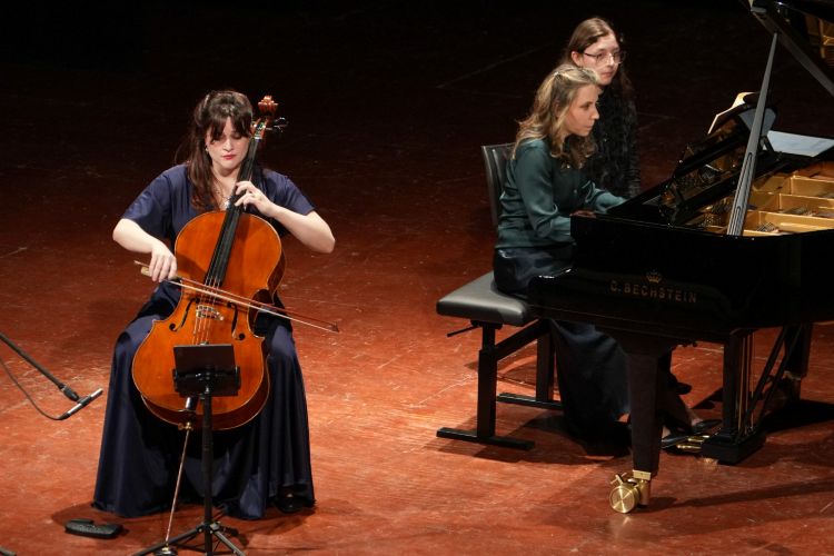 Teatro Municipal José Bohr recibió concierto de piano y violonchelo