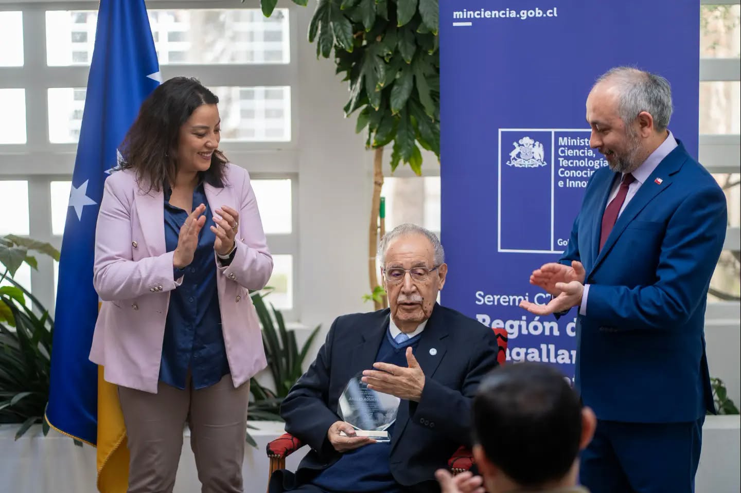 Anelio Aguayo en reconocimiento de INACH: “Voy a empezar a exigir cosas a los magallánicos, como el trabajo en conjunto para que ayudemos a proteger a la fauna marina”.