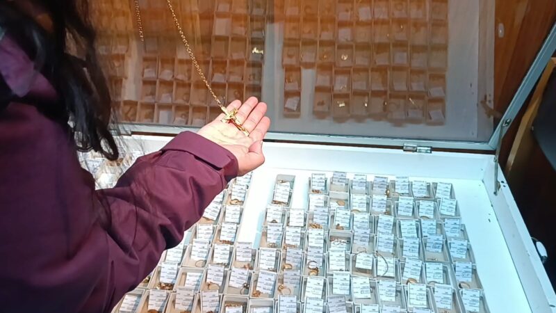 Tía Rica anuncia remate online en Punta Arenas con 664 lotes de alhajas y objetos varios