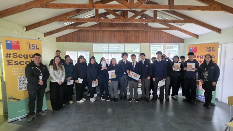Estudiantes del Liceo Sara Braun de Punta Arenas conocieron sus derechos y cobertura frente a accidentes y al trabajo adolescente.