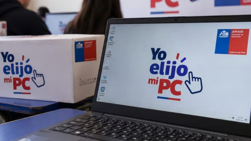 «Yo Elijo mi PC»: la entrega de computadores a alumnos de 7° Básico en la Educación Primaria en Chile.