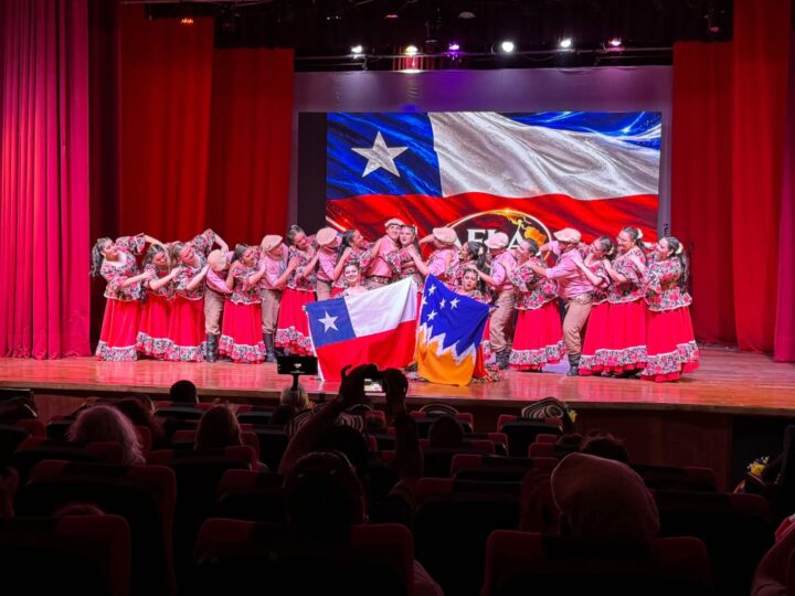 Grupo folklórico Brisa Austral de Magallanes brilló en el escenario del AFLA 2026 en Paraguay.