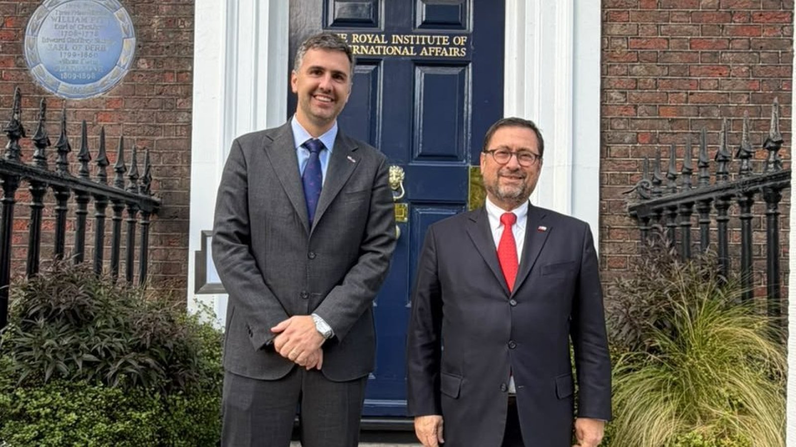 Canciller Francisco Pérez Mackenna analizó situación geopolítica global y prioridades de Chile en conversatorio en Chatham House en Londres.