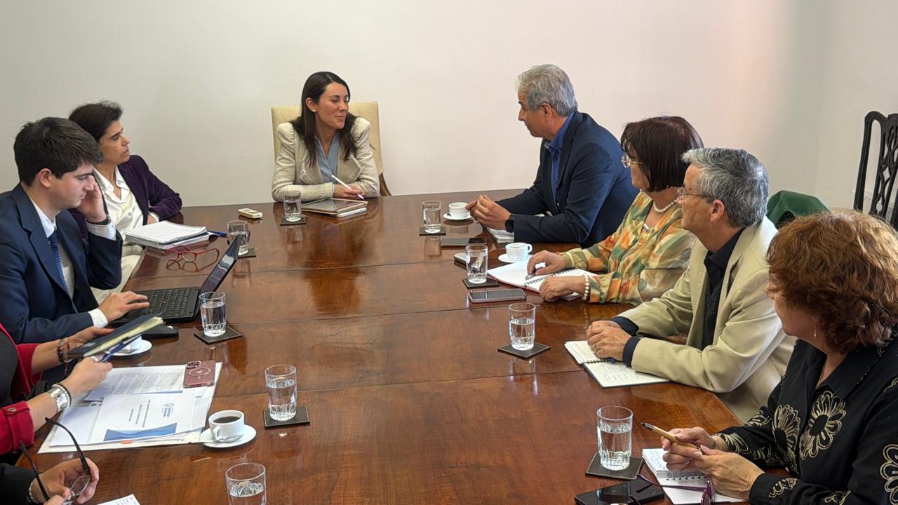 Colegio de Profesores advierte a Ministra de Educación de graves consecuencias por recortes en el Presupuesto 2027 en Educación.