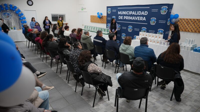 Municipalidad de Primavera entrega implementos para fortalecer la prevención y el cuidado de la salud en los hogares.