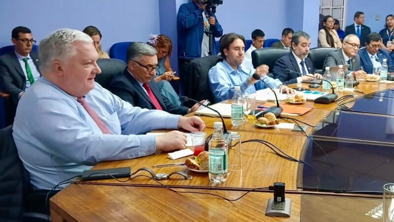 Senador Kusanovic exige a ministra de Salud fortalecer la formación de médicos en Regiones Extremas y agilizar el reconocimiento de títulos extranjeros
