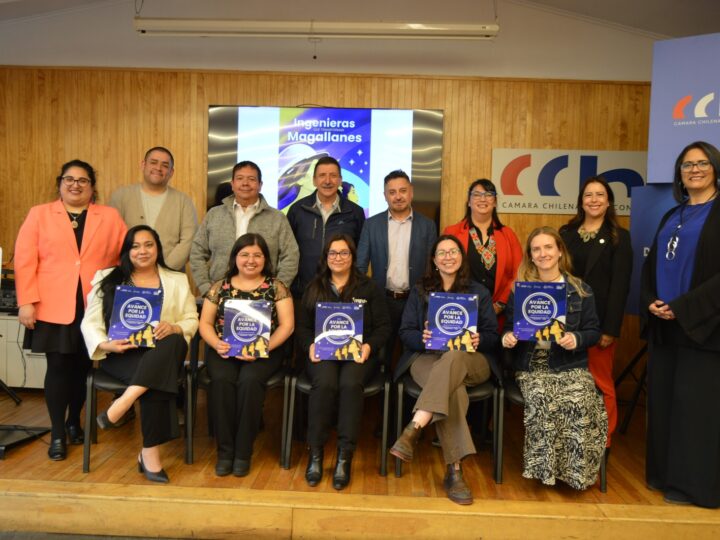 Aguas Magallanes recibió reconocimiento por compromiso con la equidad y talentos femeninos en Ingenierías de la Umag.