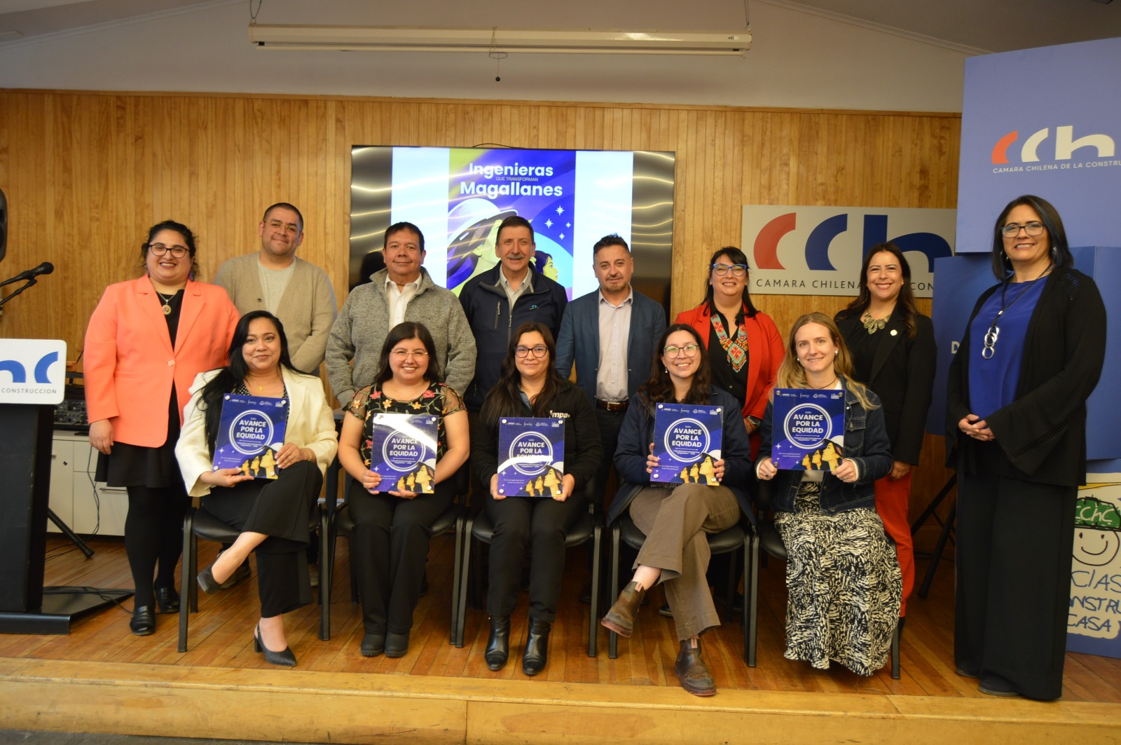 Aguas Magallanes recibió reconocimiento por compromiso con la equidad y talentos femeninos en Ingenierías de la Umag.