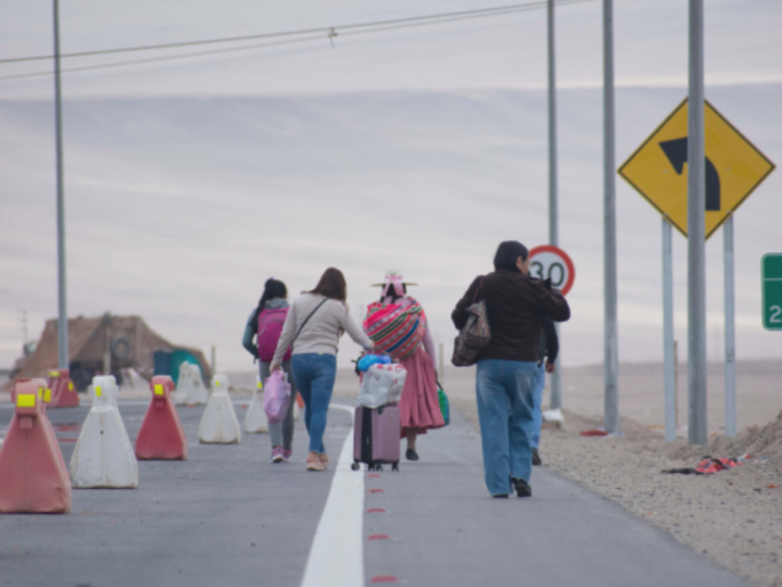 Proponen suspender derechos y beneficios sociales a extranjeros en situación migratoria irregular.