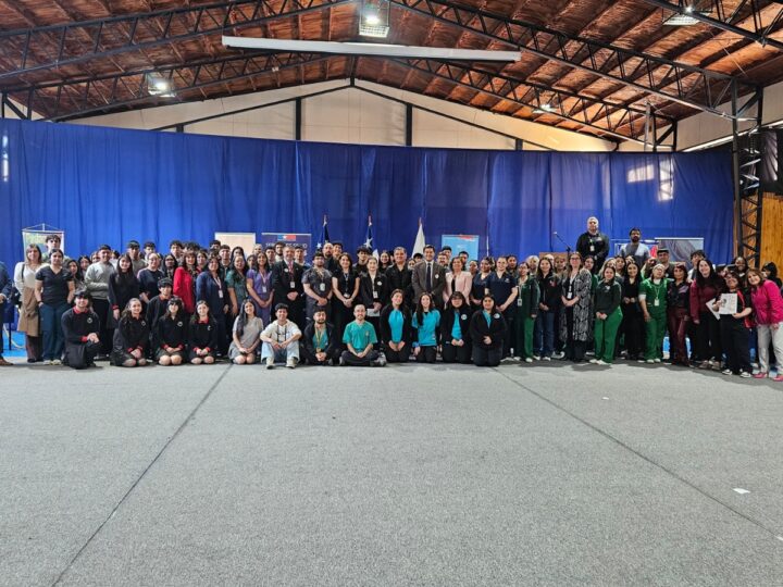 Estudiantes de Punta Arenas lideraron V Feria Escolar “Actívate, Cuídate y Vive sin ACV”.