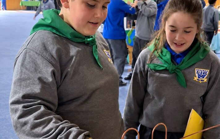 Escuela Villa Las Nieves de Punta Arenas realizó primera EcoFest para promover el cuidado del medioambiente.