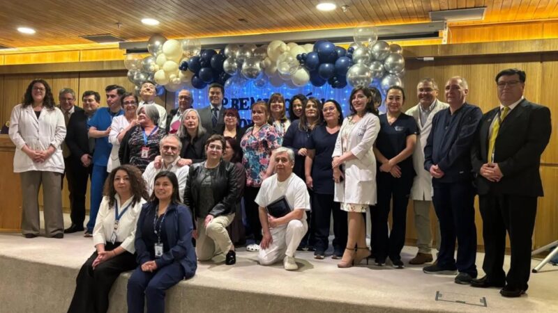 Hospital Clínico conmemoró su 75° aniversario con reconocimiento a funcionarios de hasta 50 años de trayectoria.