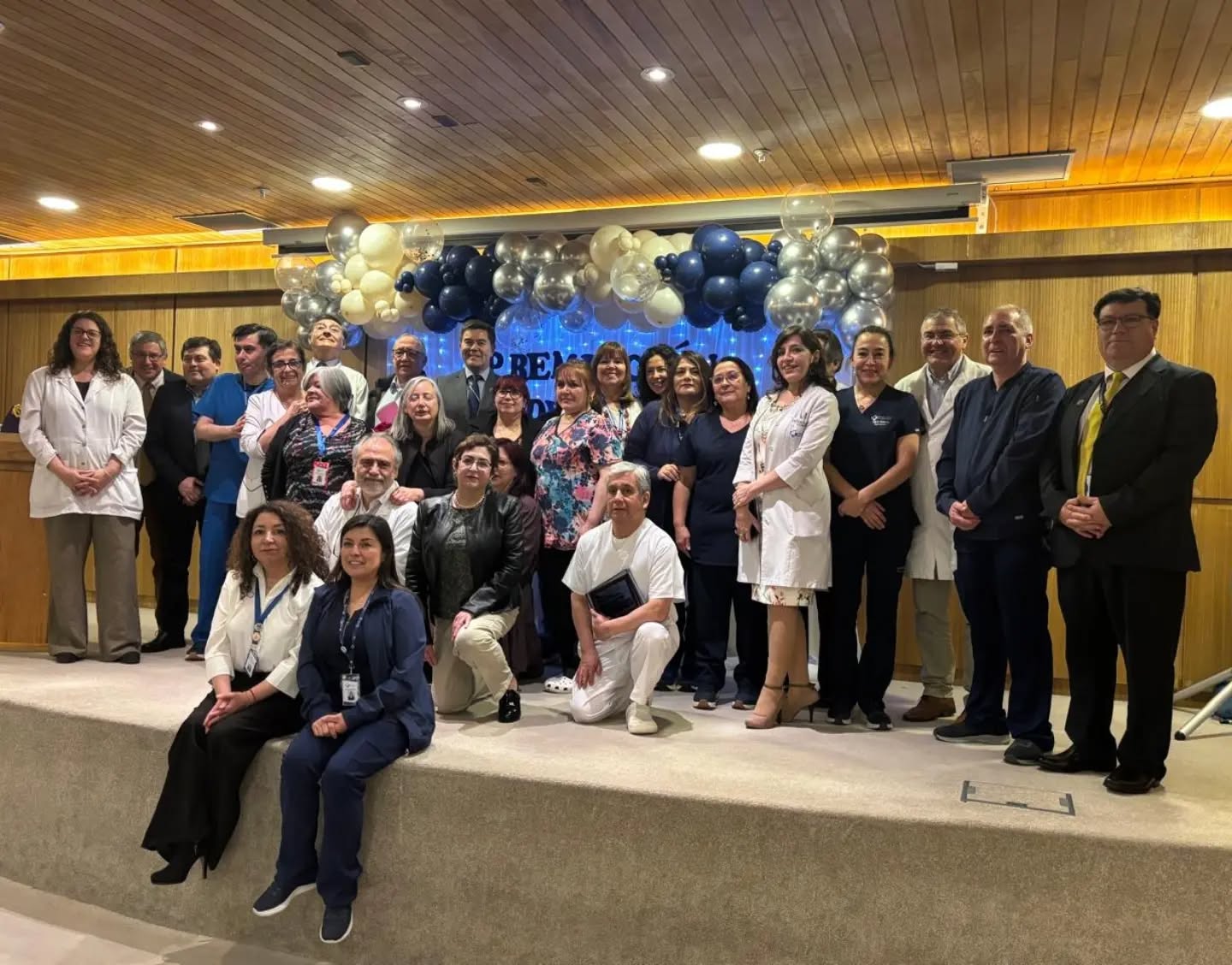 Hospital Clínico conmemoró su 75° aniversario con reconocimiento a funcionarios de hasta 50 años de trayectoria.