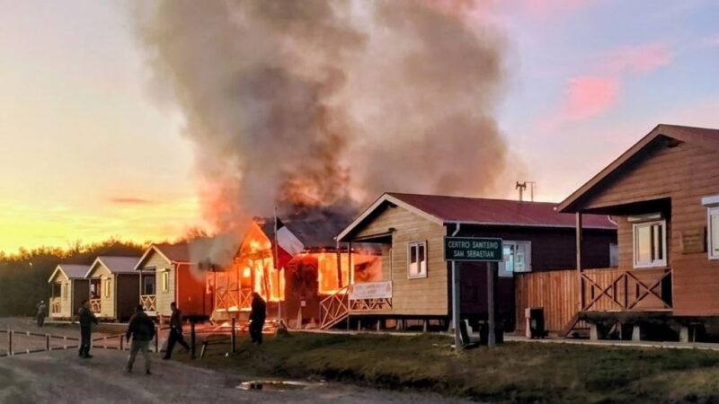 Incendio provoca cierre temporal preventivo de Paso Internacional Bella Vista en Tierra del Fuego.