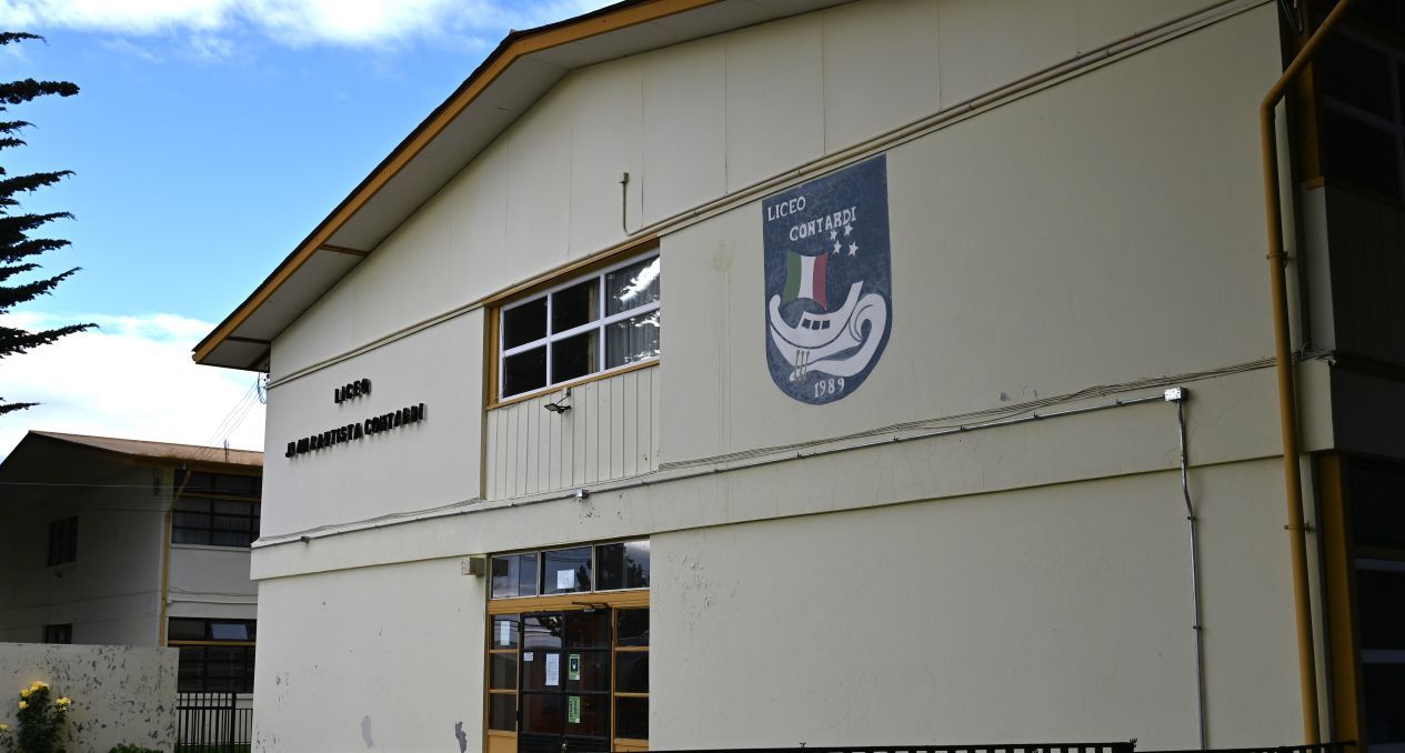 SLEP Magallanes activa equipo de convivencia escolar e inicia investigación tras manifestación en Liceo Juan Bautista Contardi de Punta Arenas.
