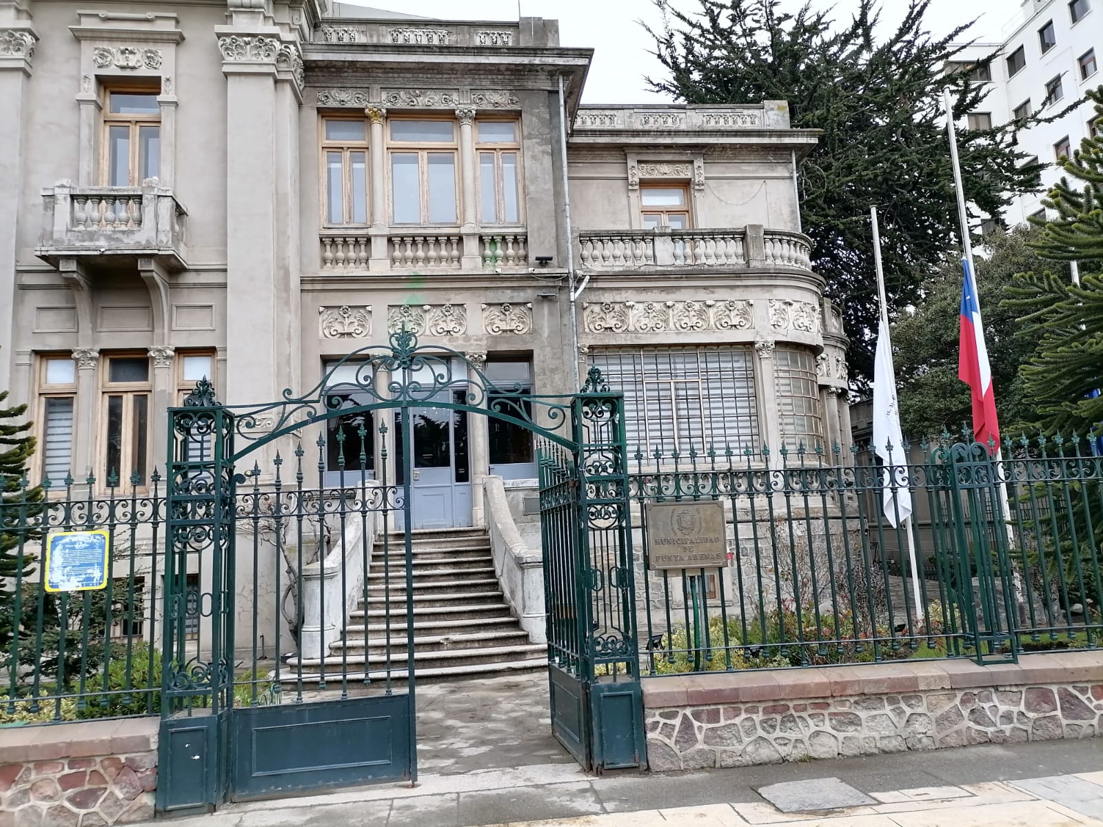 Concejal José Becerra pide revisar recorte presupuestario de -86% para programa de Tenencia Responsable de Animales de Compañía y asegurar financiamiento para Magallanes.