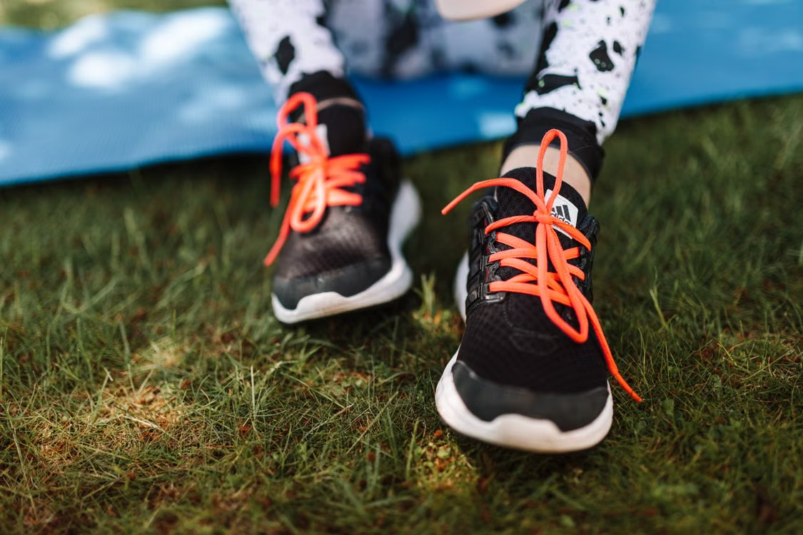 Zapatillas de training Adidas: qué cambia frente al running