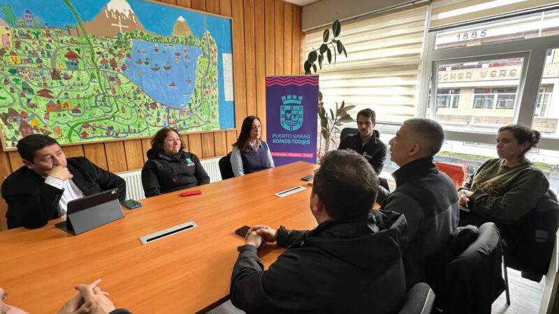 Municipalidad de Torres del Paine fortalece vínculos con Puerto Varas en gestión de áreas silvestres protegidas.