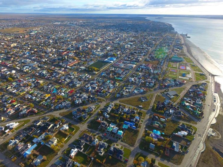 Provincia argentina de Santa Cruz enfrenta un escenario económico complejo: recesión persistente y caída del consumo conviven con una paradoja en los índices de pobreza.