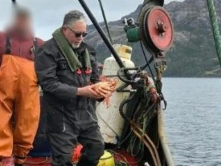 Fiscalizan embarcaciones en operativo contra la extracción ilegal de centolla en Magallanes.