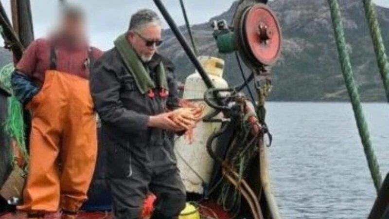 Fiscalizan embarcaciones en operativo contra la extracción ilegal de centolla en Magallanes.