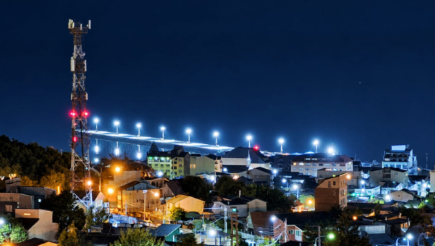 Temporada turística 2026-2027: Puerto de Ushuaia se prepara para recibir 550 cruceros con mejoras en iluminación de su muelle.